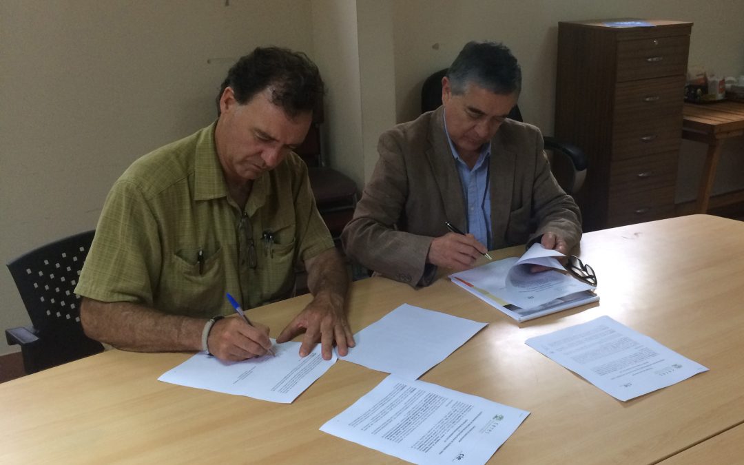 Se firma el convenio de colaboración entre Centro Regional Ceres de la PUCV y el Centro de innovación energética (CIE) de la Universidad Técnica Federico Santa María, para ejecutar proyecto de CONICYT.